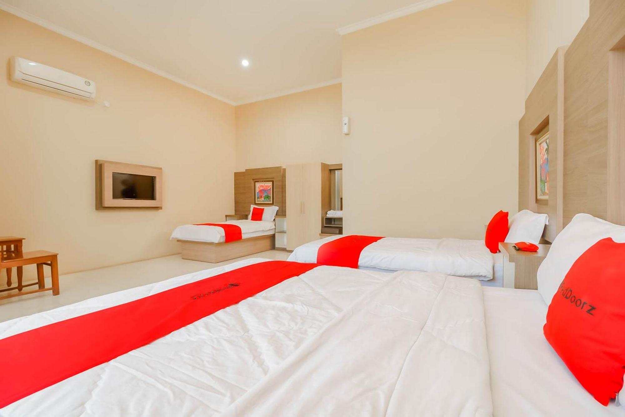 Reddoorz Resort Premium @ Sangkan Hurip Kuningan Exterior photo
