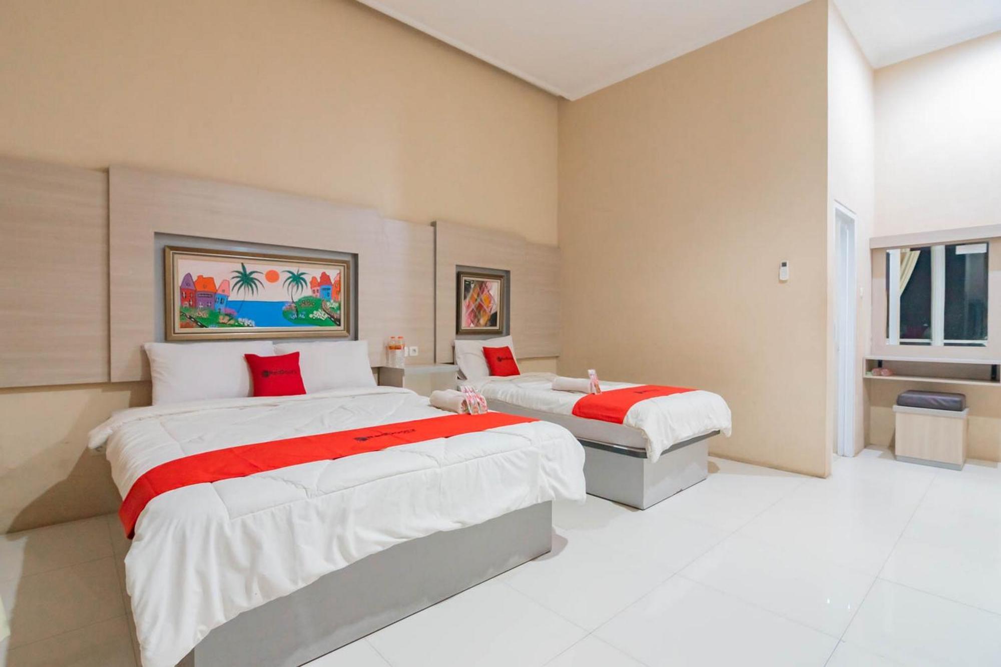 Reddoorz Resort Premium @ Sangkan Hurip Kuningan Exterior photo