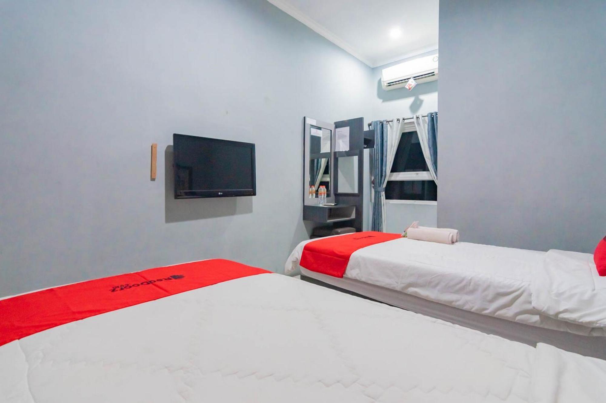 Reddoorz Resort Premium @ Sangkan Hurip Kuningan Exterior photo